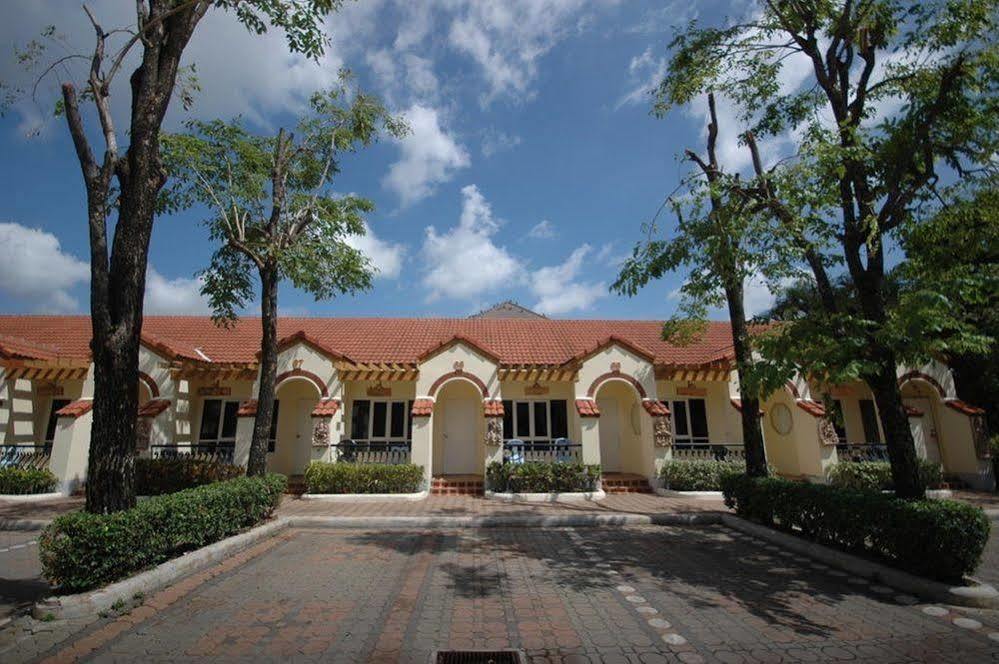 Lopburi Inn Hotel Εξωτερικό φωτογραφία